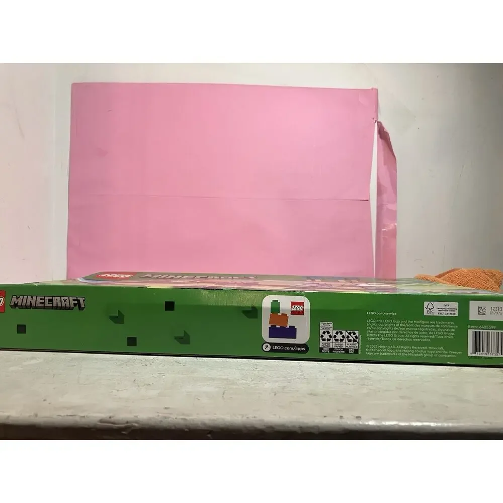 LEGO Minecraft: The Crafting Box 4.0 (21249) Brand New Sealed. Damaged Box